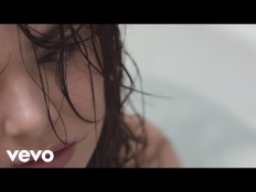 Hailee Steinfeld - Wrong Direction