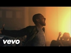 Usher - DJ Got Us Falling in Love Again