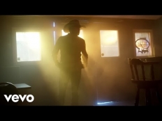 Jason Aldean feat. Miranda Lambert - Drowns The Whiskey