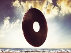 Sub Focus feat. Alpines - Tidal Wave