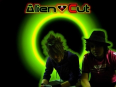 Alien Cut & Dino Brown feat. Vivian B - Party Time