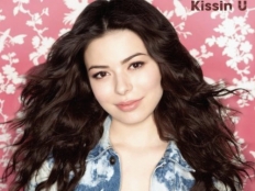 Miranda Cosgrove - Kissin' U