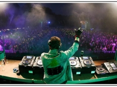 Moby - Feeling So Real