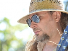 Petr Kolář - Žijeme z lásky